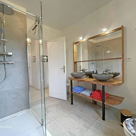 Maison Spacieuse Pour 15 Personnes Avec Jardin Et Animaux Admis - Fr-1-497-206 *