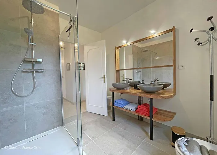 Maison Spacieuse Pour 15 Personnes Avec Jardin Et Animaux Admis - Fr-1-497-206 *